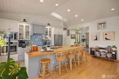 10555 NE Morning Lane, Bainbridge Island, WA 98110 - Photo 15