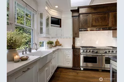 8975 NE 10th Street, Bellevue, WA 98004 - Photo 13