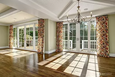 8975 NE 10th Street, Bellevue, WA 98004 - Photo 5