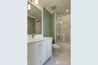 8975 NE 10th Street, Bellevue, WA 98004 - Photo 15