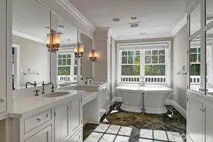 8975 NE 10th St, Bellevue, WA 98004 - Photo 11