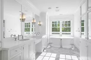 8975 NE 10th St, Bellevue, WA 98004 - Photo 11