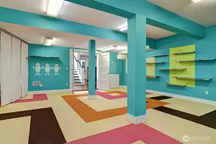 8975 NE 10th St, Bellevue, WA 98004 - Photo 19