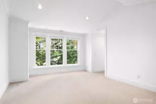 8975 NE 10th St, Bellevue, WA 98004 - Photo 13