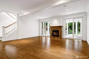 8975 NE 10th St, Bellevue, WA 98004 - Photo 15