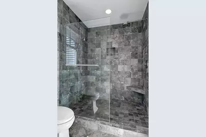 8975 NE 10th Street, Bellevue, WA 98004 - Photo 19