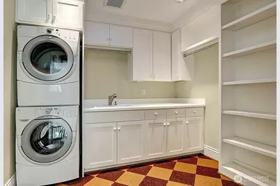 8975 NE 10th Street, Bellevue, WA 98004 - Photo 21