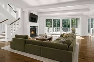 8975 NE 10th St, Bellevue, WA 98004 - Photo 3