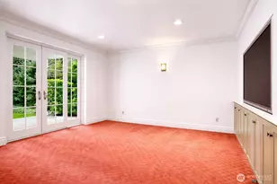 8975 NE 10th St, Bellevue, WA 98004 - Photo 17