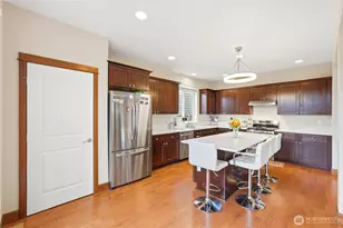 7703 NE 201st Pl, Kenmore, WA 98028 - Photo 5