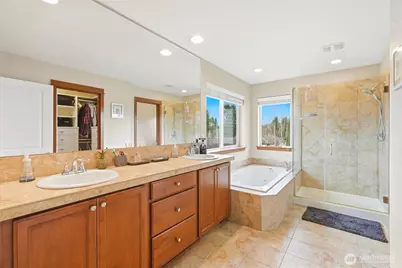 7703 NE 201st Place, Kenmore, WA 98028 - Photo 15