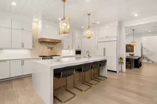 9215 NE 32nd St, Clyde Hill, WA 98004 - Photo 9