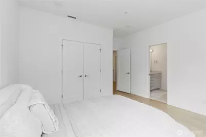 9215 NE 32nd Street, Clyde Hill, WA 98004 - Photo 33