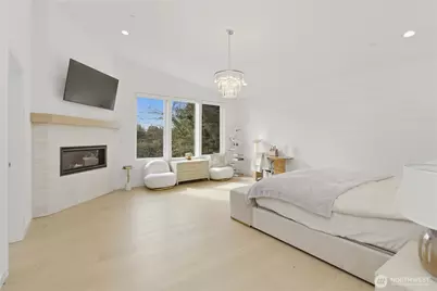 9215 NE 32nd Street, Clyde Hill, WA 98004 - Photo 25