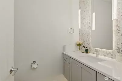 9215 NE 32nd Street, Clyde Hill, WA 98004 - Photo 21