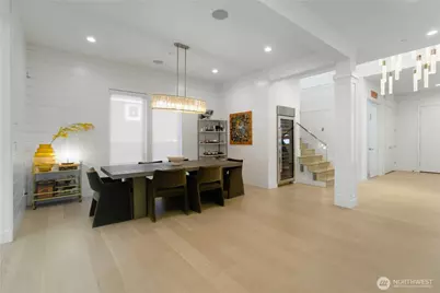 9215 NE 32nd Street, Clyde Hill, WA 98004 - Photo 5