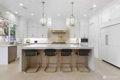 9215 NE 32nd Street, Clyde Hill, WA 98004 - Photo 15