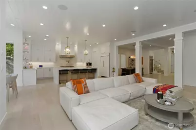 9215 NE 32nd Street, Clyde Hill, WA 98004 - Photo 9