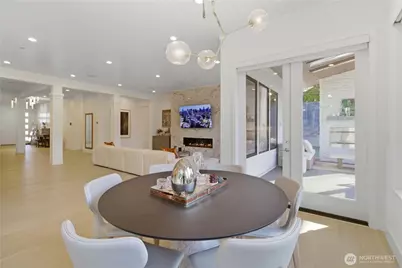 9215 NE 32nd Street, Clyde Hill, WA 98004 - Photo 17