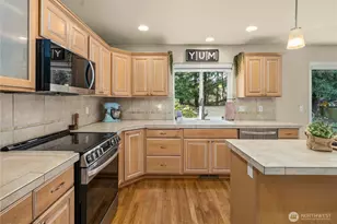 20424 190th Ave E, Orting, WA 98360 - Photo 15