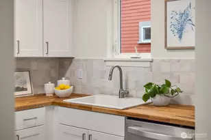 325 Winslow Way W, Bainbridge Island, WA 98110 - Photo 17