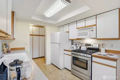 17630 Larch Way, Lynnwood, WA 98037 - Photo 7