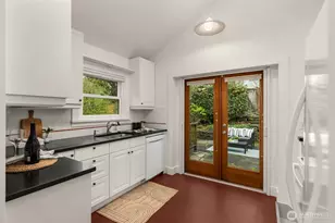 8011 18th Ave NE, Seattle, WA 98115 - Photo 9