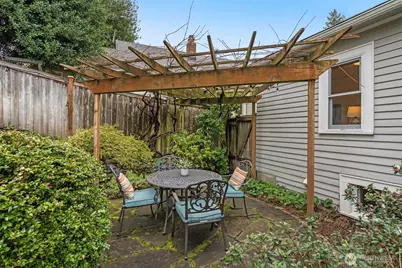 8011 18th Avenue NE, Seattle, WA 98115 - Photo 25
