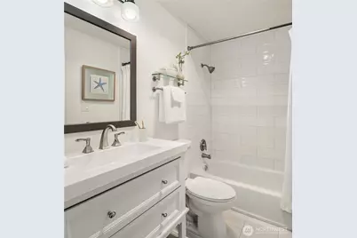 2501 Canterbury Lane E #322, Seattle, WA 98112 - Photo 19