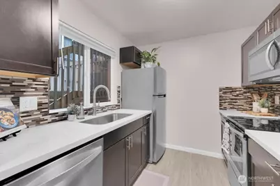 4807 180th Street SW #E103, Lynnwood, WA 98037 - Photo 3