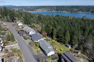 261 E Rainier Ct, Allyn, WA 98524 - Photo 37