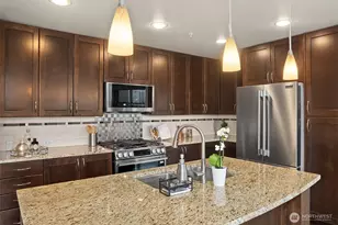 10610 NE 9th Pl, Bellevue, WA 98004 - Photo 9