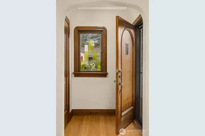 4810 38th Avenue NE, Seattle, WA 98105 - Photo 3