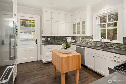 4004 Washington Avenue W, Seattle, WA 98199 - Photo 17