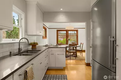 1724 31st Avenue, Seattle, WA 98122 - Photo 11