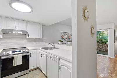 14651 NE 40th Street #C1, Bellevue, WA 98007 - Photo 9