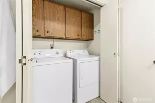 8720 Phinney Ave N, Seattle, WA 98103 - Photo 19