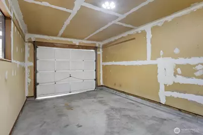 9545 Interlake Avenue N, Seattle, WA 98103 - Photo 29