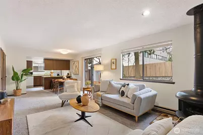 9545 Interlake Avenue N, Seattle, WA 98103 - Photo 7