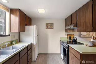 9545 Interlake Ave N, Seattle, WA 98103 - Photo 13