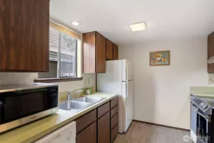 9545 Interlake Ave N, Seattle, WA 98103 - Photo 15