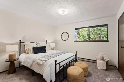 9545 Interlake Avenue N, Seattle, WA 98103 - Photo 19