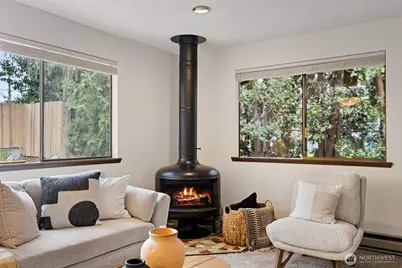 9545 Interlake Avenue N, Seattle, WA 98103 - Photo 5