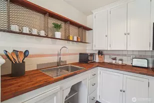 519 W Roy St, Seattle, WA 98119 - Photo 13