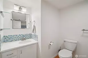 506 E Howell St, Seattle, WA 98122 - Photo 11