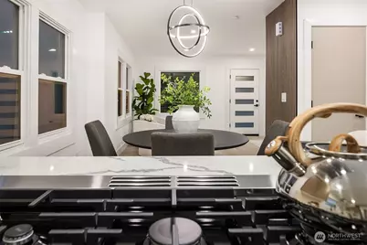 1412 Taylor Avenue N, Seattle, WA 98109 - Photo 17