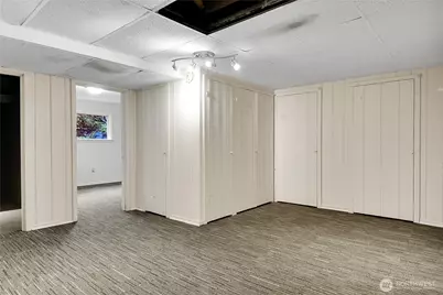 921 Sunset Way, Bellevue, WA 98004 - Photo 11