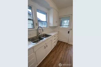 813 N 3rd Street, Renton, WA 98057 - Photo 7