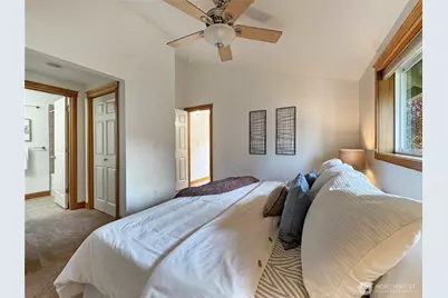 8515 Stone Avenue N #A, Seattle, WA 98103 - Photo 15