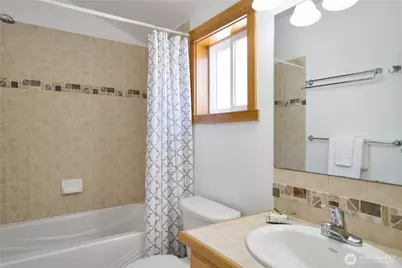 8515 Stone Avenue N #A, Seattle, WA 98103 - Photo 21